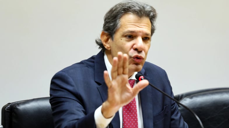 Governo congela R$ 31,3 bi do orçamento e aumenta IOF em 2025