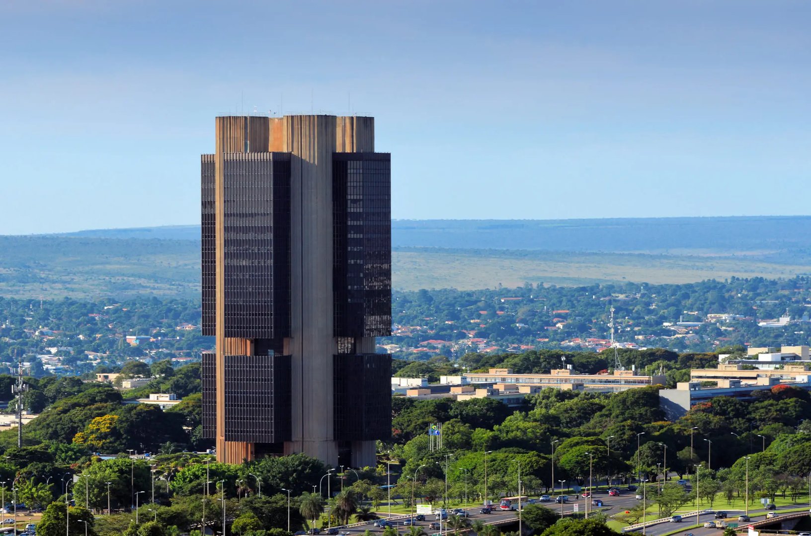 O que muda com a queda da Selic para 14,25% e por que a decisão preocupa
