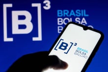 Escala de rating da S&P classifica Brasil com perspectiva positiva. Ibovespa sobe 2%