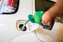 Preço da gasolina sobe e mercado vê reajuste de combustíveis pela Petrobras como bom sinal