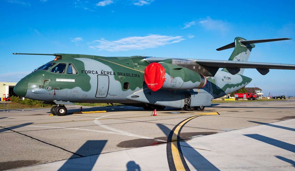 Embraer KC-390 é mais rápido, mais moderno e leva mais carga que Hercules -  04/09/2019 - UOL Economia