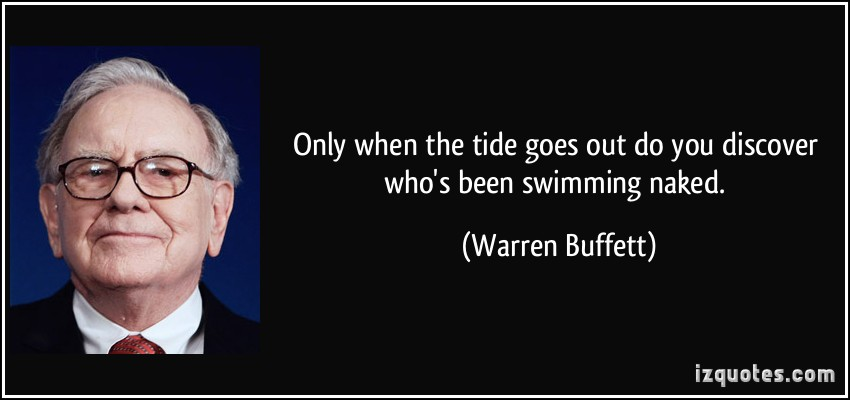"Somente quando a maré baixa que você descobre quem estava nadando pelado." – Warren Buffett.